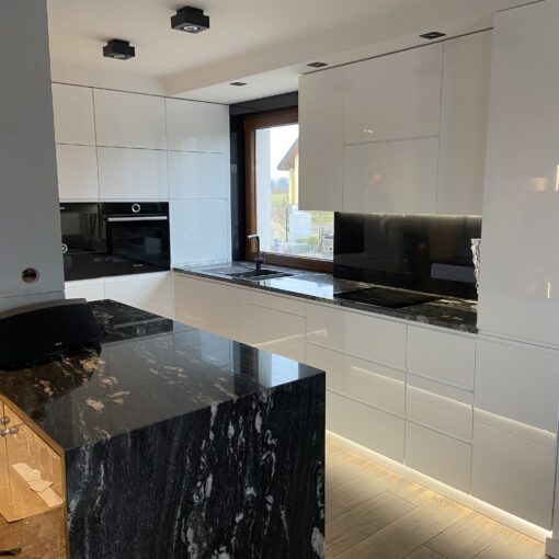 Realizacja wystroju kuchni nowoczesnej firmy Vitroglass